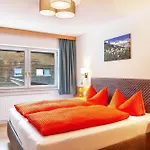 Haus Alpenheim 3 *